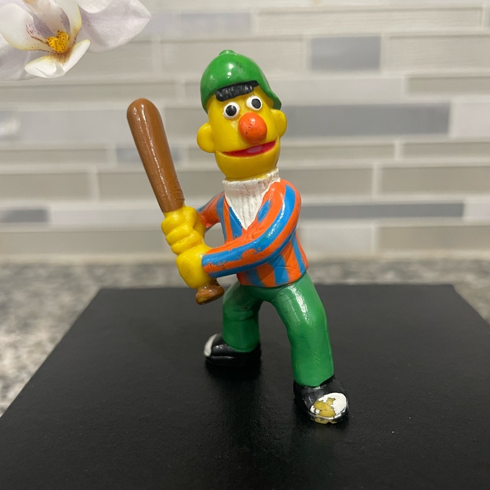 The Muppets Applause - Bert the Baseball batter figurine #2 90’s